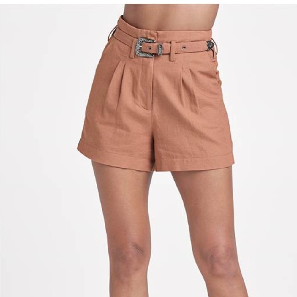 VENUS Pleated Linen Shorts